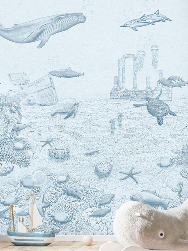 Kinderkamer en babykamer getekend behang zeedieren walvis krijt luchtblauw