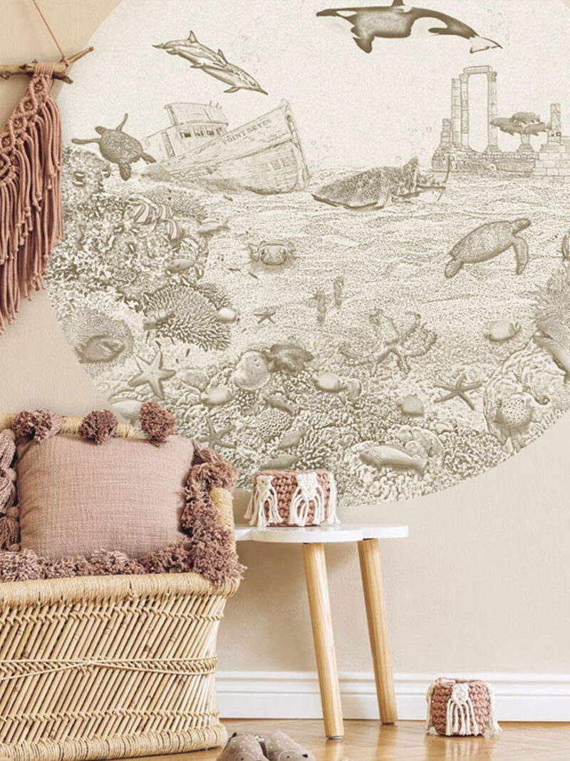 Kinderkamer en babykamer behangcirkel getekende zeedieren orka krijt zandbruin